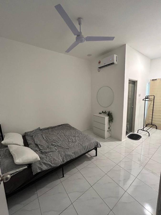 Zh Homestay Teluk Batik Lumut Luaran gambar