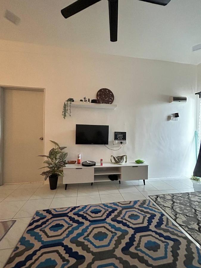 Zh Homestay Teluk Batik Lumut Luaran gambar